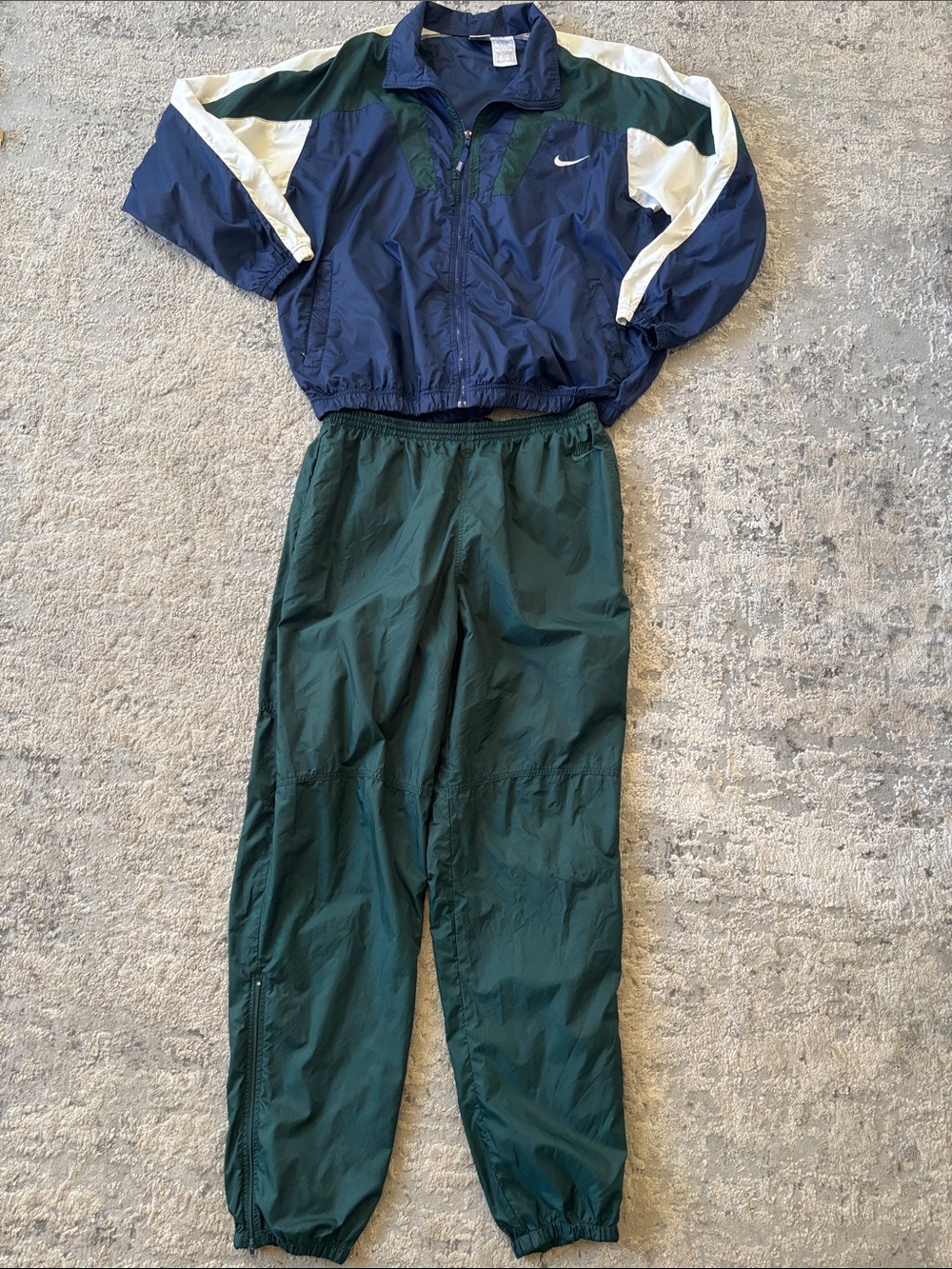VINTAGE RARE early 90s Nike MENS Forest Green Track suit.